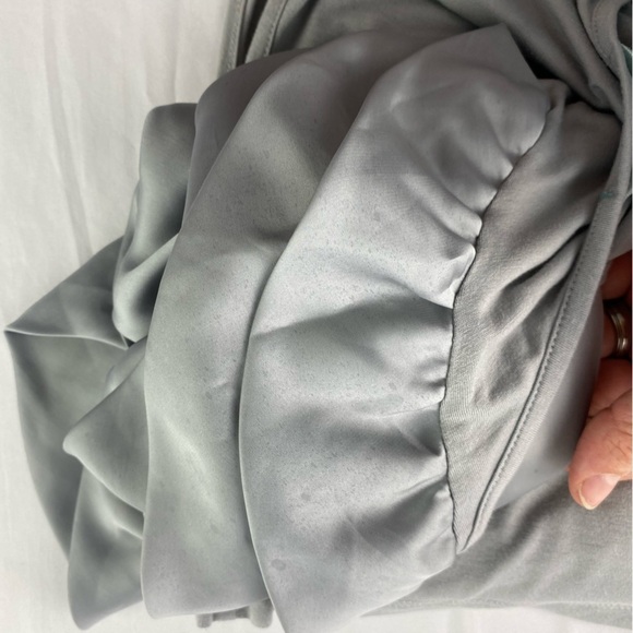 Pleione gray ruffled shoulder & side stretch top, M - Picture 13 of 13